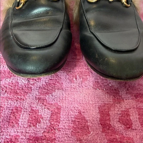 Gucci Black Leather Loafers with Fur Trim - Picture 4 of 6